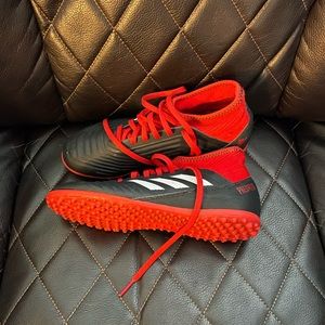 Adidas Black/Red youth size 2 indoor soccer shoes.